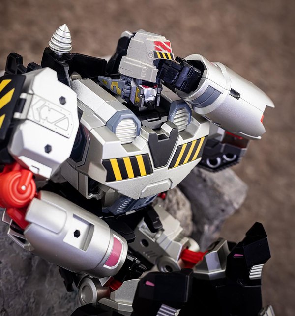 Reformatted R 40 Jaguar With Tyrantron Upgrade Kit From Mastermind Creations  (9 of 14)